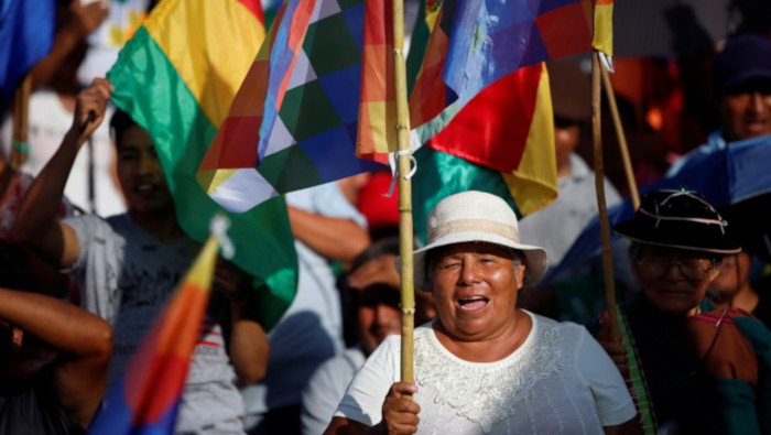 Los partidarios de Evo Morales asisten a un evento para conmemorar el 14 aniversario del Día de la Fundación del Estado Plurinacional de Bolivia.