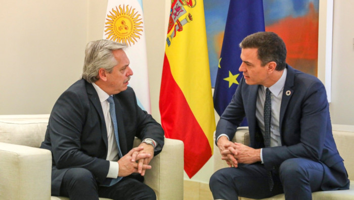El presidente Alberto Fernández agradeció el respaldo ofrecido por el gobernante español, Pedro Sánchez.