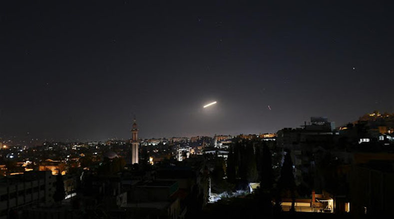 Los misiles, lanzados desde los Altos del Golán ocupados por Israel, atacaron áreas al oeste de Damasco en Siria.
