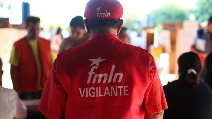 Como partido firmante de los Acuerdos de Paz, el FMLN llamó a la comunidad internacional a mantenerse vigilante sobre la situación “promovida irresponsablemente” por el mandatario.