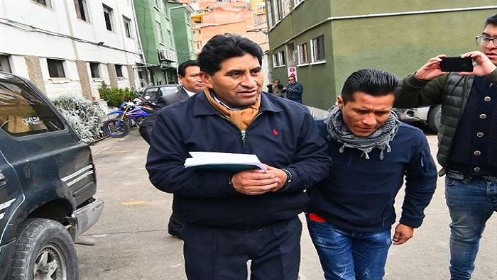La noche de este sábado la justicia boliviana determinó que el exministro de Desarrollo Rural y Tierras, Cesar Cocarico permanecerá en prisión, mientras se desarrolle la investigación por supuestas irregularidades en el INRA.