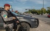 Funcionarios policiales exigen mejoras salariales en 12 estados de Brasil.