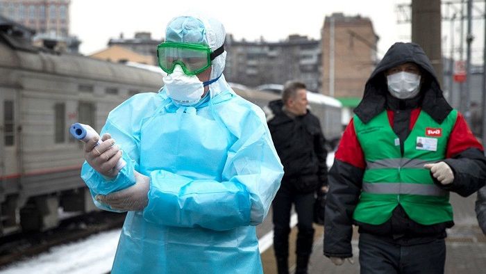 Rusia ha desplegado su personal de salud para revisar a pasajeros provenientes de las naciones con mayor cifra de contagiados.