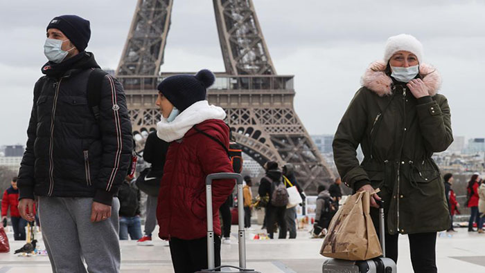 Las autoridades francesas anunciaron que las personas que violen la cuarentena serán multadas por un valor de 135 a 200 euros, la medida fue decretada por el Gobierno galo el pasado domingo.