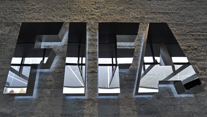 La FIFA decidió suspender la Eurocopa y las eliminatorias para el Mundial de 2022 por el coronavirus.