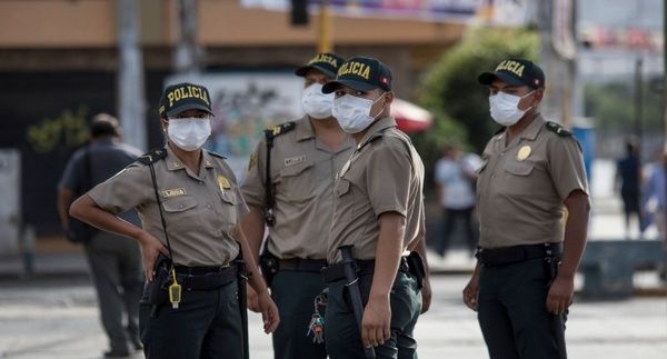 Perú: Policía Nacional suma más de mil funcionarios contagiados ...