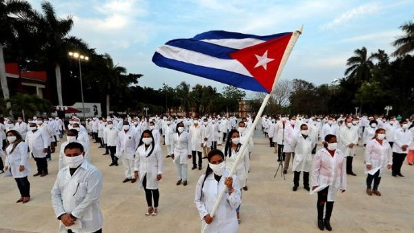 Actualmente, decenas de miles de profesionales de la salud cubanos cumplen misiones de cooperación en más de 60 países del mundo.