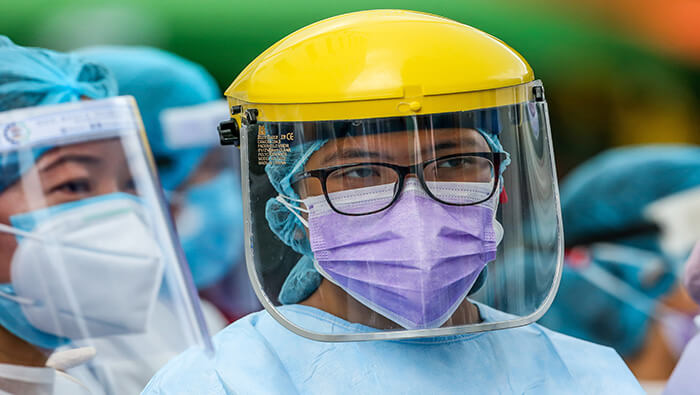 Millones de enfermeros se encuentra en la primera linea de la lucha contra el coronavirus.