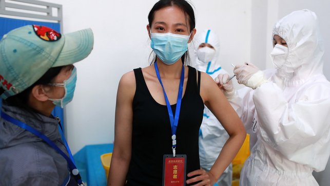 Las vacunas se encuentran en un proceso de trabajo acelerado de la Administración Nacional de Productos Médicos de China.