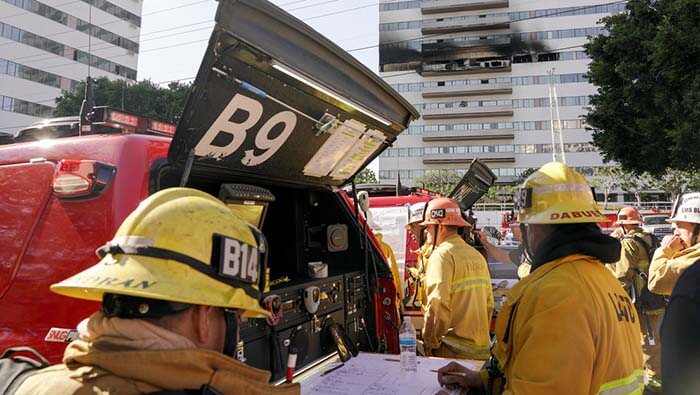 Al lugar de la explosión e incendio se desplazaron alrededor 230 bomberos.