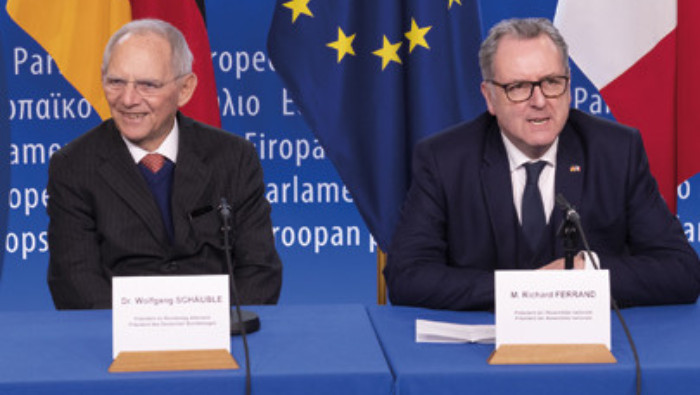 Ambos líderes parlamentarios alertaron sobre el peligro que representa la descoordinación en la reapertura económica de los países del bloque europeo.