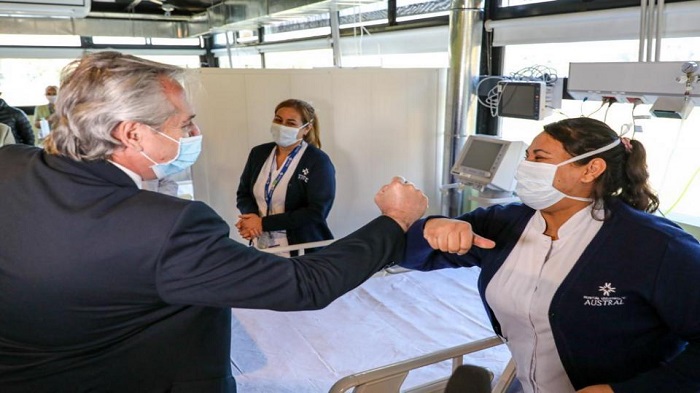 El presidente argentino Alberto Fernández inauguró un hospital para brindar asistencia a pacientes con Covid-19 que no tienen cobertura médica.