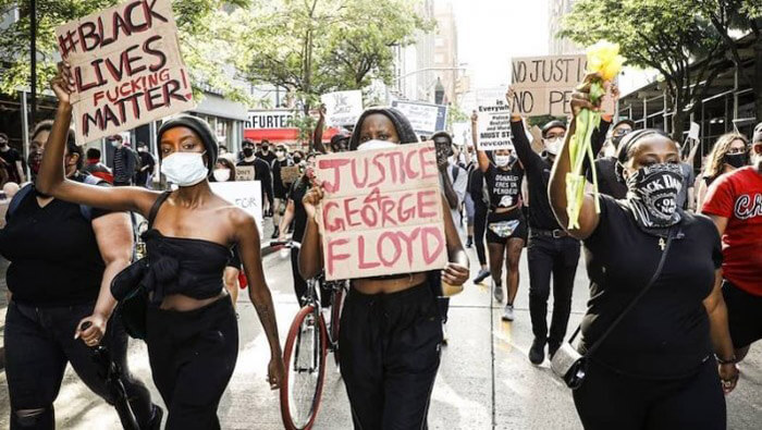 Miles de personas se han movilizado en varias ciudades estadounidenses para rechazar el racismo y la violencia policial.