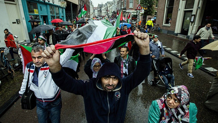 En Palestina centenar de ciudadanos salieron a las calles en repudio al plan de Israel a anexar partes de Cisjordania a su jurisdicción.