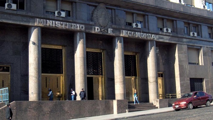 El Ministerio de Economía argentino busca mejorar la oferta de renegociación de la deuda.