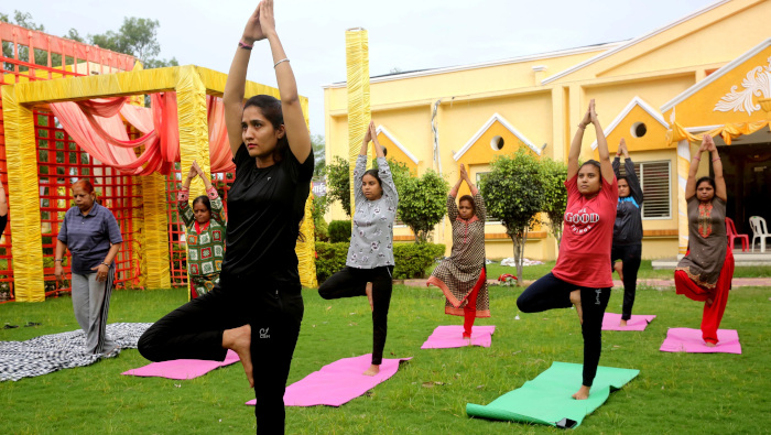 El yoga puede definirse como un conjunto de técnicas de concentración derivadas de la doctrina filosófica hindú conocida como brahmanismo.