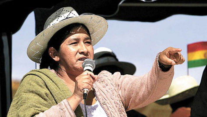 La dirigente indígena quechua fue designada en 2007 como personaje del año por la audiencia de la Red Radiofónica de Bolivia (Erbol), tras una masiva encuesta efectuada en las emisoras filiales del país.