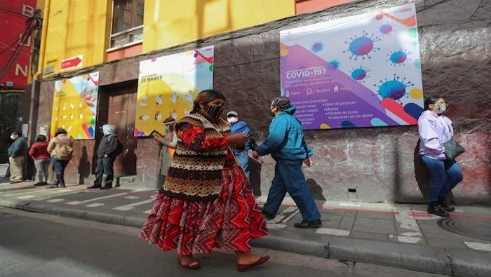El Gobierno de facto boliviano ha reconocido con anterioridad el bajo número de pruebas para detectar los casos de coronavirus.