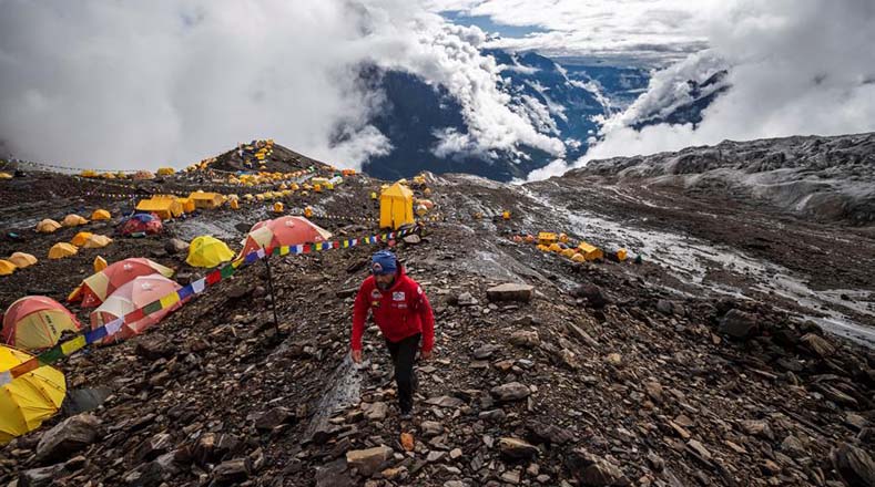 Manaslu tiene una longitud de 8.163 metros. Se ubica en Nepal. Fue la que le llevó más tiempo al ser humano llegar a su cima, lo cual ocurió en 1956. Su nombre significa "montaña de los espíritus".  
