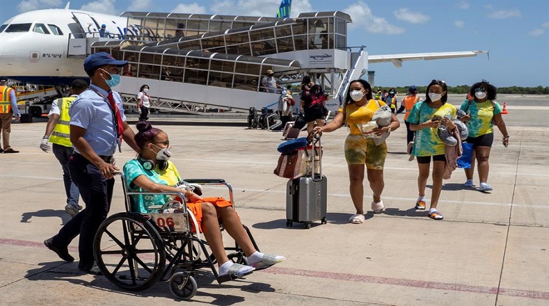 Desde el 1 de julio, República Dominicana reabrió sus fronteras al turismo y aplica a los visitantes medidas anticoronavirus, como el uso obligado de mascarilla, control de salud de los visitantes y normas de aforo, entre otras.
