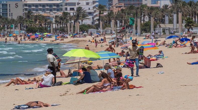 Las Islas Baleares en España regresaron a sus actividades turísticas, en el transitar hacia la "nueva normalidad". Sin embargo, la gran afluencia provocó que el Gobierno balear realizara una ofensiva contra “el turismo de excesos”.