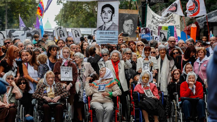 Las Abuelas de la Plaza de Mayo han extendido su lucha por la restitución de los desaparecidos durante más de 30 años.