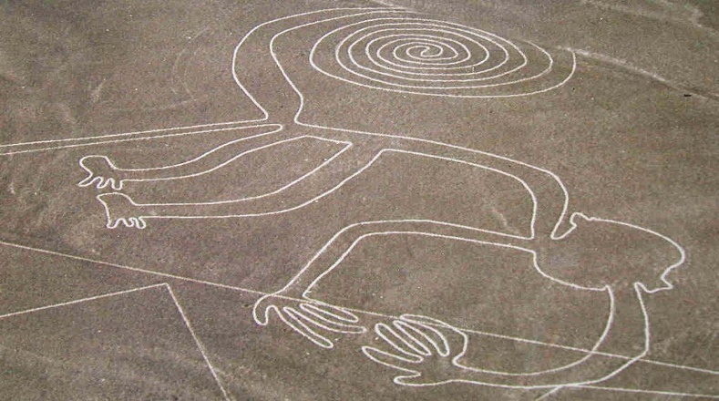 Las Líneas de Nazca se ubican a 400 kilómetros de Lima y pertenecen a una sociedad preincaica, es decir, aproximadamente 2.000 años antes al Imperio Inca.