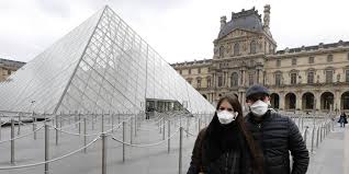 El mítico museo del Louvre, en París, casi no ha recibido turismo internacional en este año 2020 y es el símbolo de la crisis en el sector.