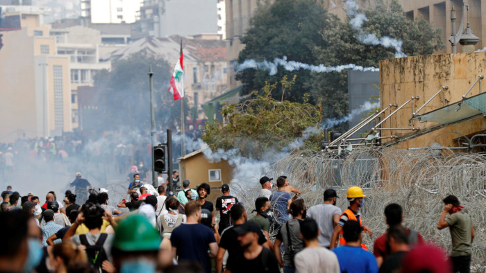 Las tensiones han aumentado en el país luego de una fuerte explosión que el martes pasado devastó a Beirut.