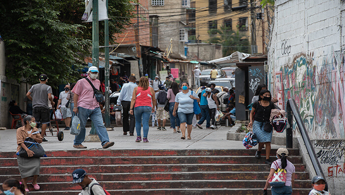 El Gobierno venezolano ha instado a la población a mantener el distanciamiento para evitar la propagación del virus.