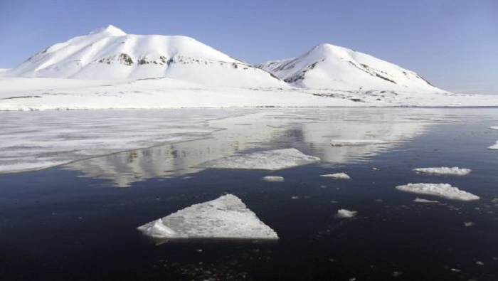 El hielo en la región del Ártico resulta clave en la regulación del clima en la Tierra.