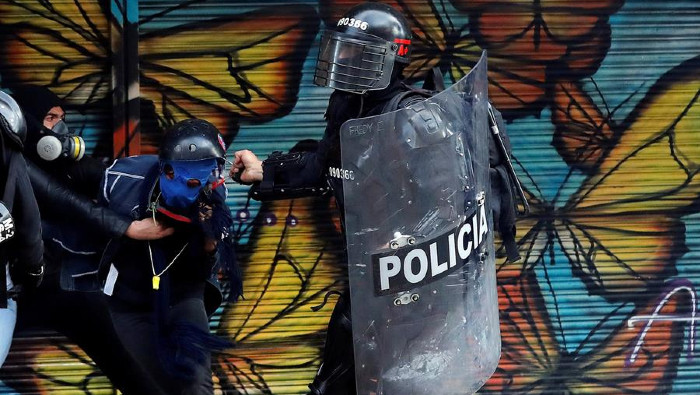 Las protestas contra la violencia policial en Bogotá han sido fuertemente reprimidas por la propia fuerza pública, según expresaron los concejales..