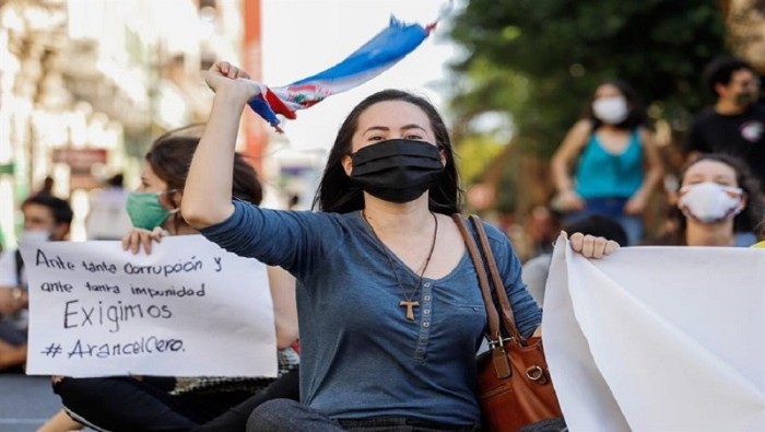 Los estudiantes universitarios de Paraguay reclaman la gratuidad total en la educación superior.