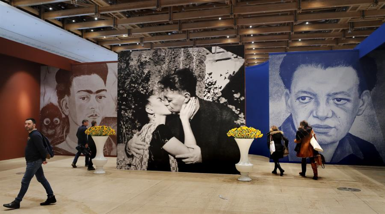 Además de ser reconocido por sus obras de alto contenido político y social en edificios públicos, Rivera también es recordado por su relación amorosa con la famosa artista mexicana, Frida Khalo.