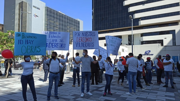 Las protestas se dan por el incumplimiento del pago de deudas pendientes, por parte del Gobierno ecuatoriano.