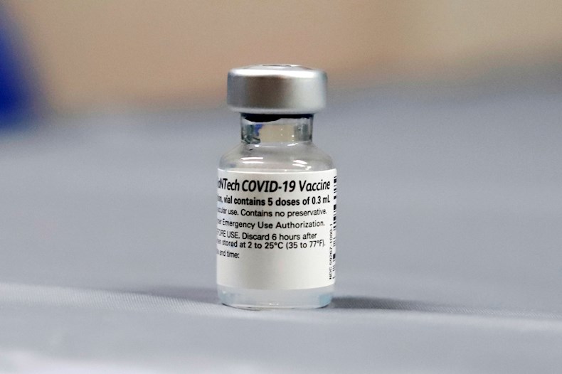 Europa, apalancada en su poderío económico ha acaparado vacunas que cubren varias veces el tamaño de su población.