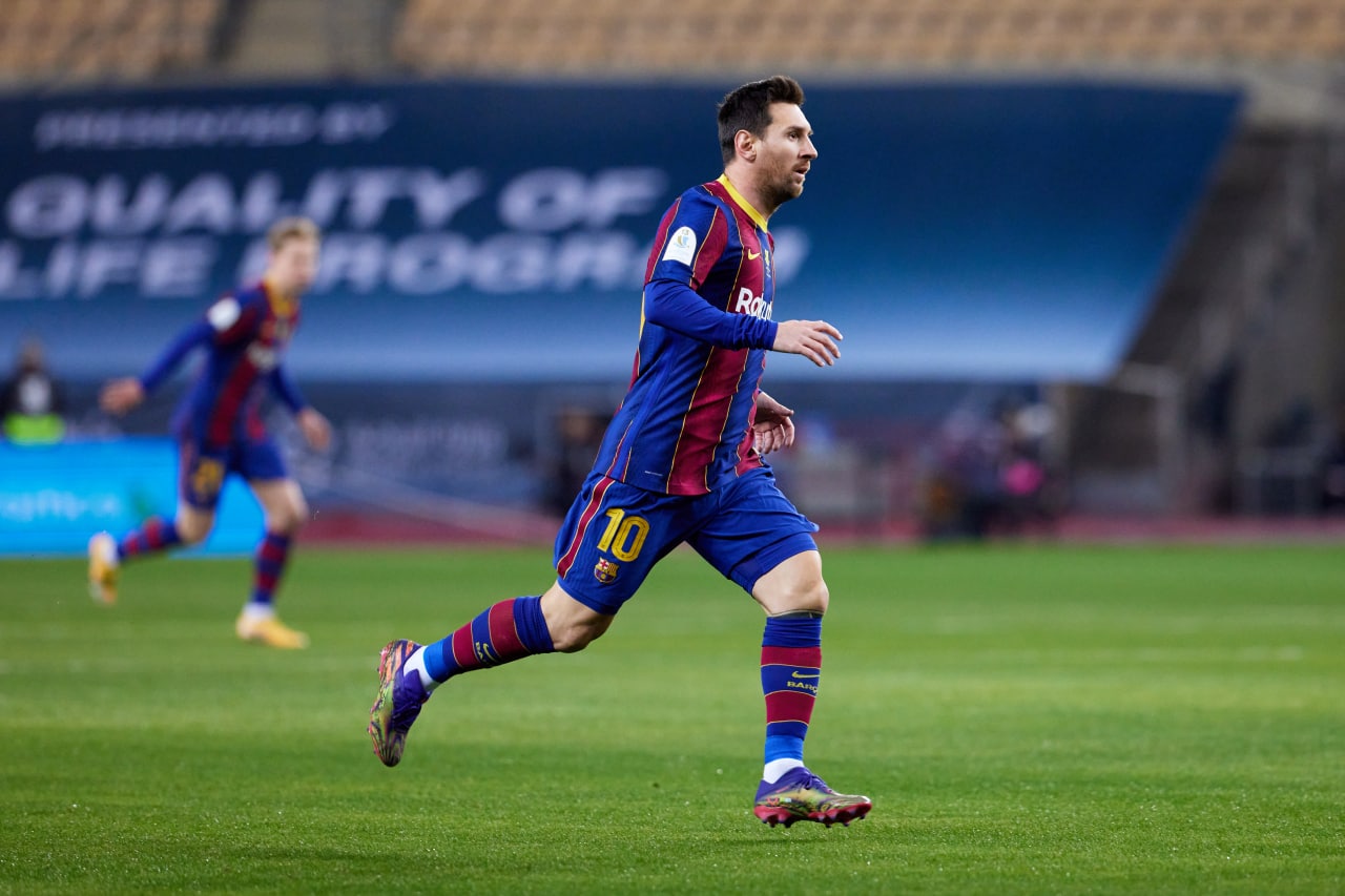 La expulsión se llevó a cabo en el minuto 120 del tiempo suplementario del partido, tras Messi propiciarle un golpe a un compañero del equipo rival.