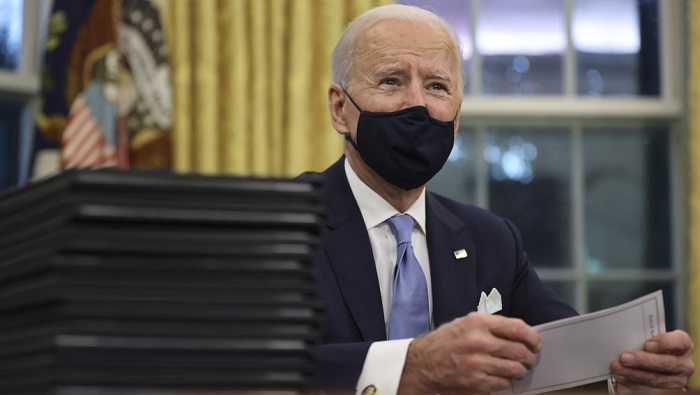 El nuevo presidente de EE.UU., Joe Biden, ha firmado numerosos decretos y órdenes ejecutivas para atender urgentes cuestiones.