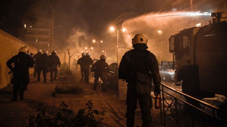 La protesta fue originada por un nuevo caso de violencia policial acontecido el domingo último en las afueras de Atenas, la capital.