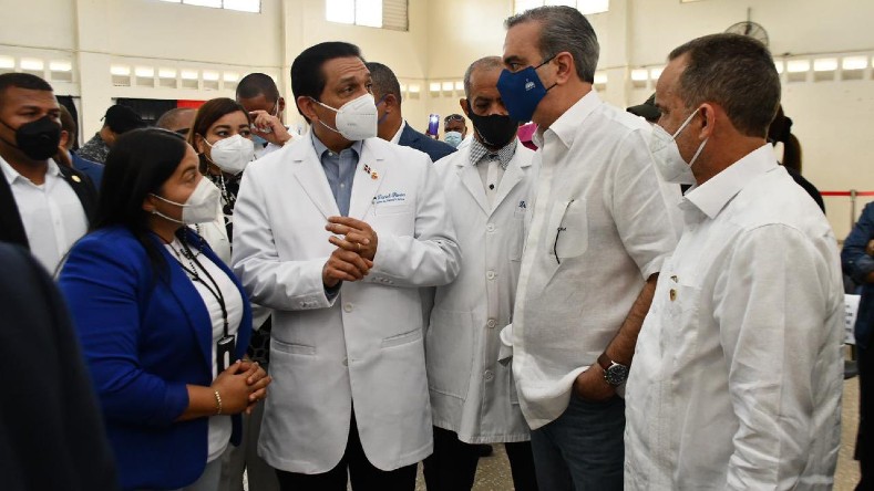El presidente dominicano, Luis Abinader, enfrenta la oposición del colegio médico local en varios asuntos, entre ellos el salario y la legalización del aborto.