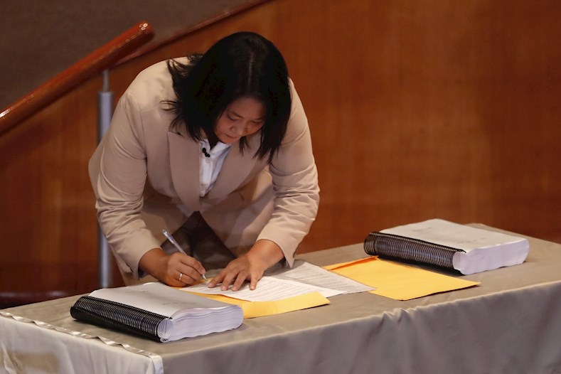 La candidata de la derecha, Keiko Fujimori, está bajo investigación por sus vínculos con la trama de corrupción de Odebrecht.