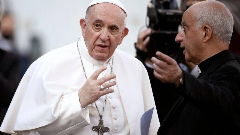 El papa Francisco también endurece las medidas contra quienes se atrevan a ordenar a mujeres como sacerdotisas.