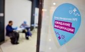 Para acelerar la vacunación, la Alcaldía de Moscú anunció como incentivo, la participación en un sorteo de automóviles.