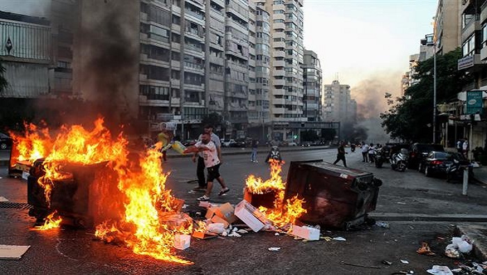 La crisis económica se siente a diario en la vida de los libaneses y genera expresiones de protesta.
