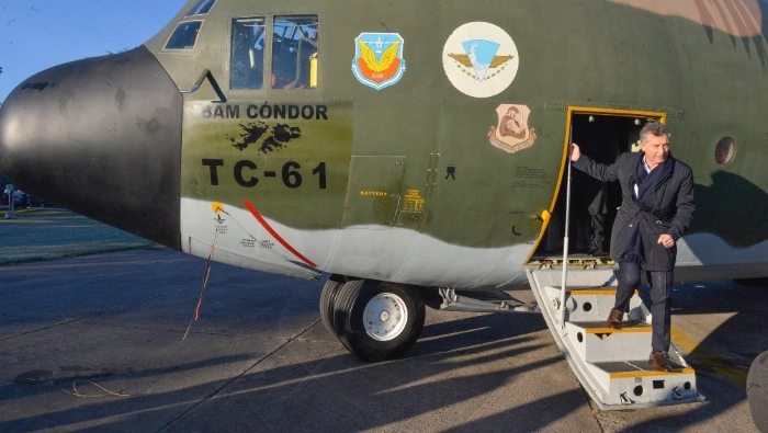 Un avión C-130 de la Fuerza Aérea Argentina aterrizó en La Paz el 13 de noviembre de 2020  transportando personas y cargamentos militares.