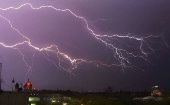 Las tormentas eléctricas en el país asiático se dan en medio de la temporada lluvias monzónicas entre los meses de junio a septiembre.