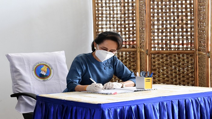 La exmandataria de Myanmar enfrenta otros seis cargos que han sido negados por sus abogados defensores.