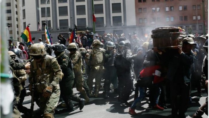 El suministro de armamento del Gobierno de Macri al régimen de facto de Jeanine Añez fue denunciado como un apoyo a la represión que siguió al Golpe de Estado.