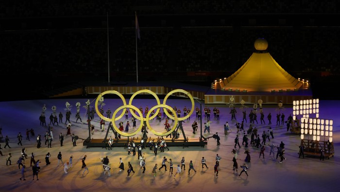 En un estadio cuasi vacío, Tokio dio la bienvenida a los más de 200 comités olímpicos que toman parte en la 32 edición de los Juegos Olímpicos de era moderna.