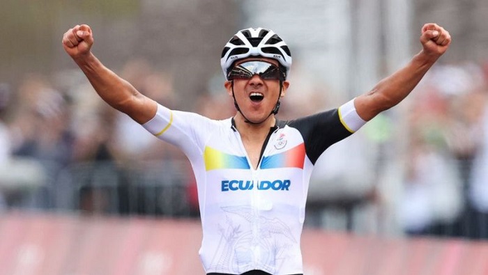 El primer atleta latinoamericano clasificado fue el ciclista ecuatoriano Richard Carapaz, quien conquistó oro en la prueba de ruta masculina.